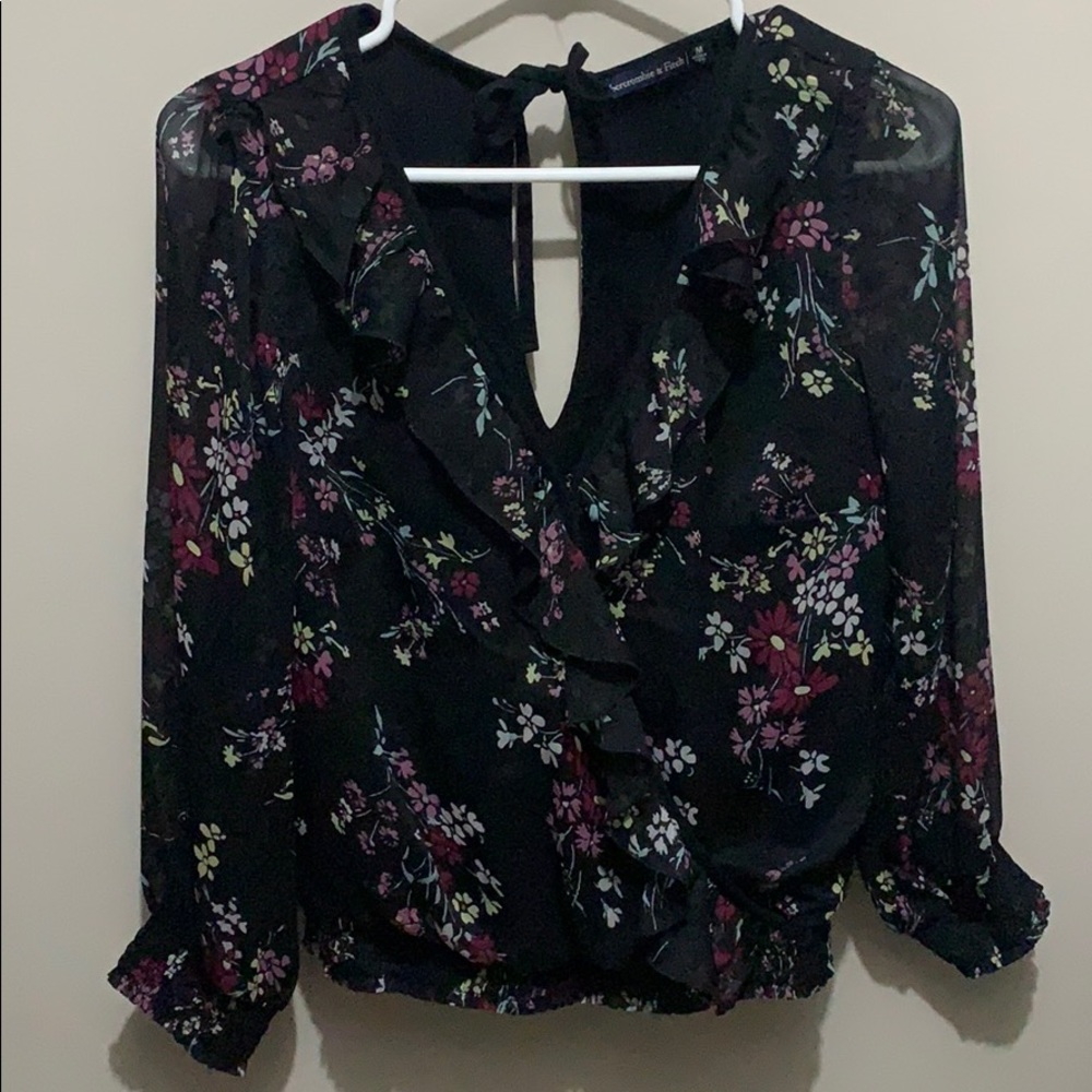 Abercrombie cross front blouse // M